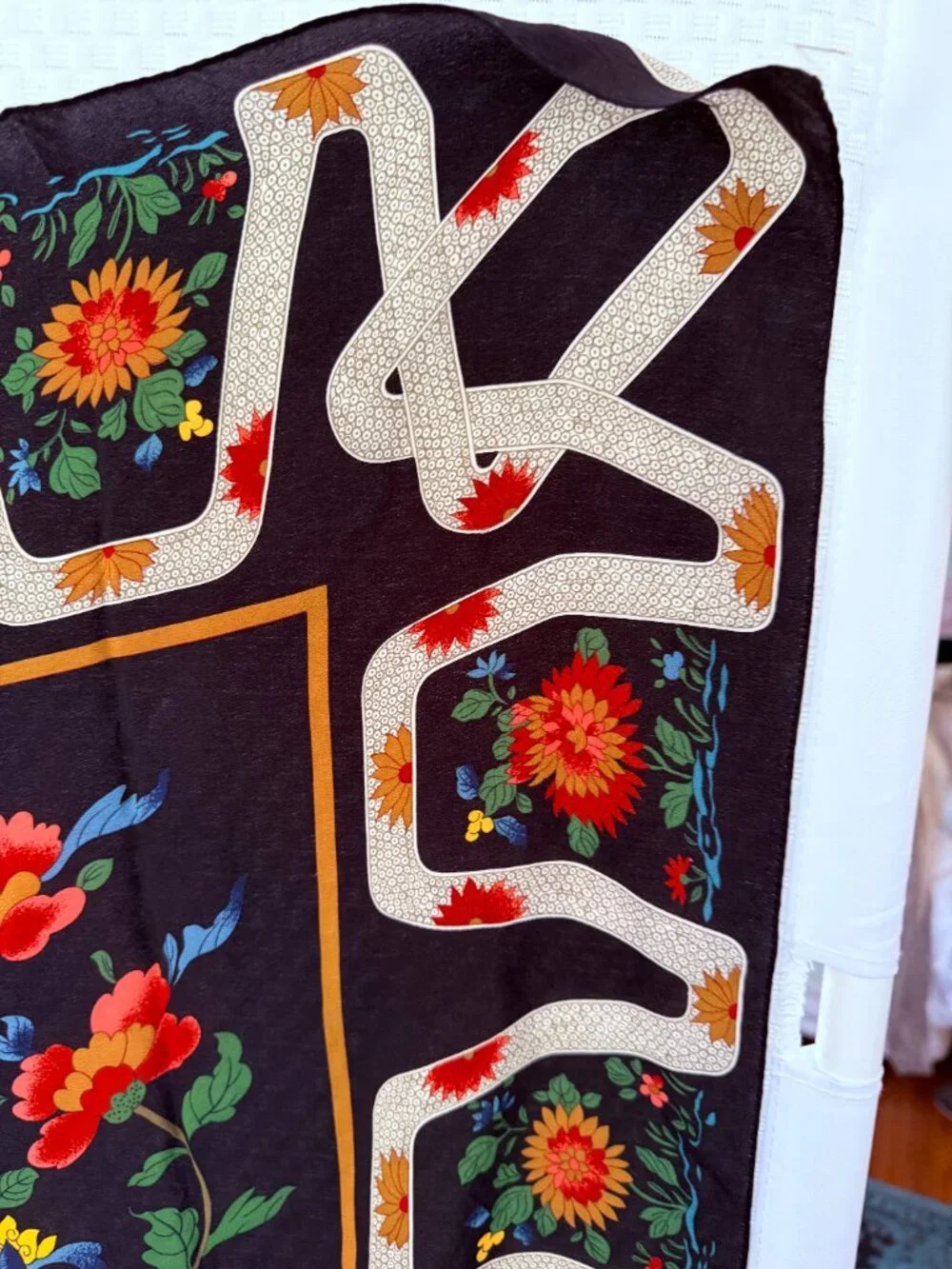 BLACK METROPOLITAN MUSEUM OF ART SILK SCARF "TREE OF LIFE" - Picture 6 of 8